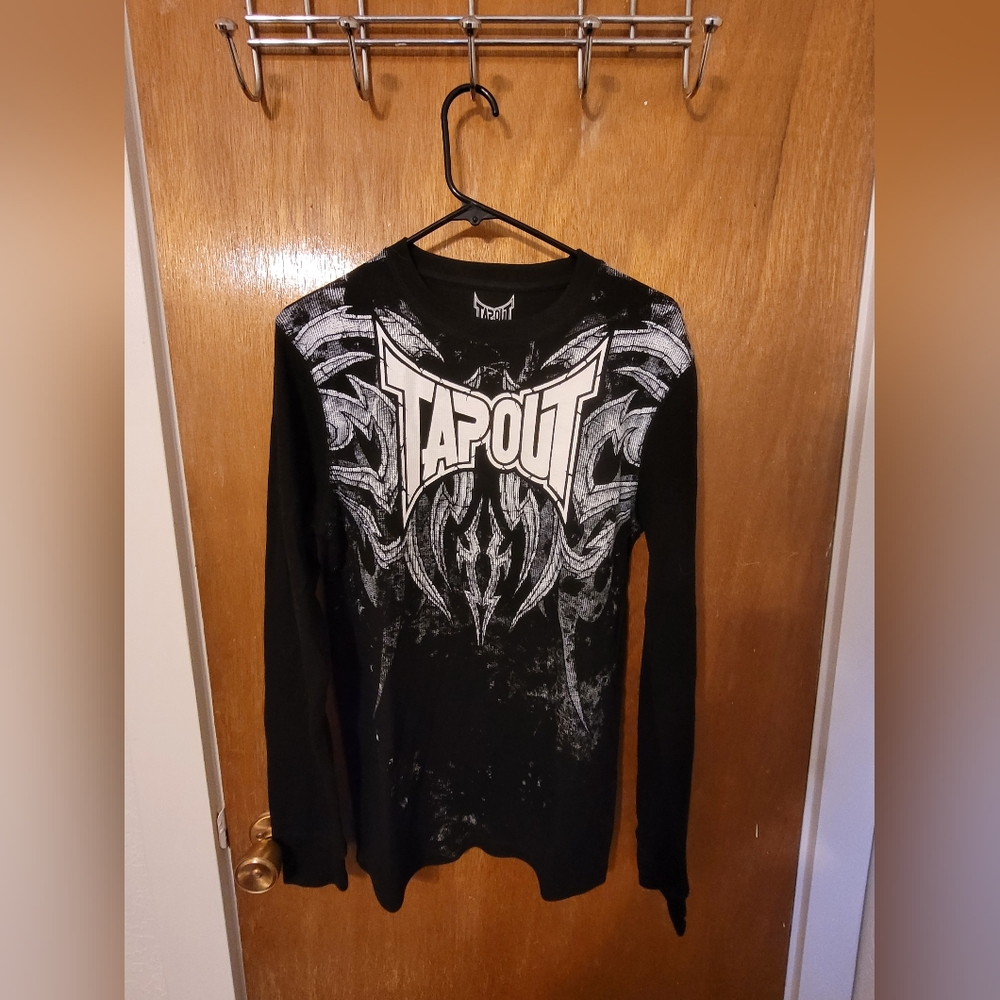 Tapout black longsleeve shirt Medium